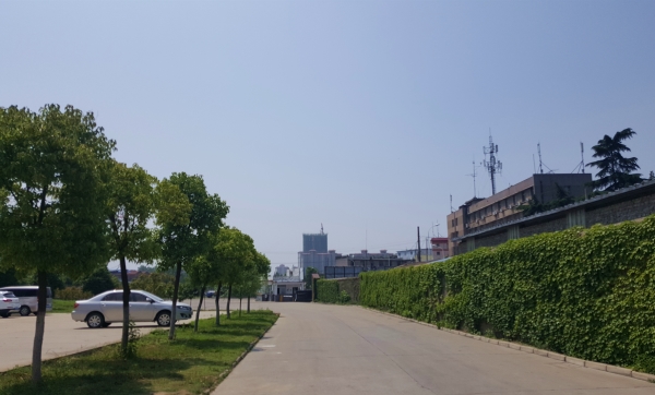 環(huán)保再投入：襄陽重材廠區(qū)道路全刷黑！